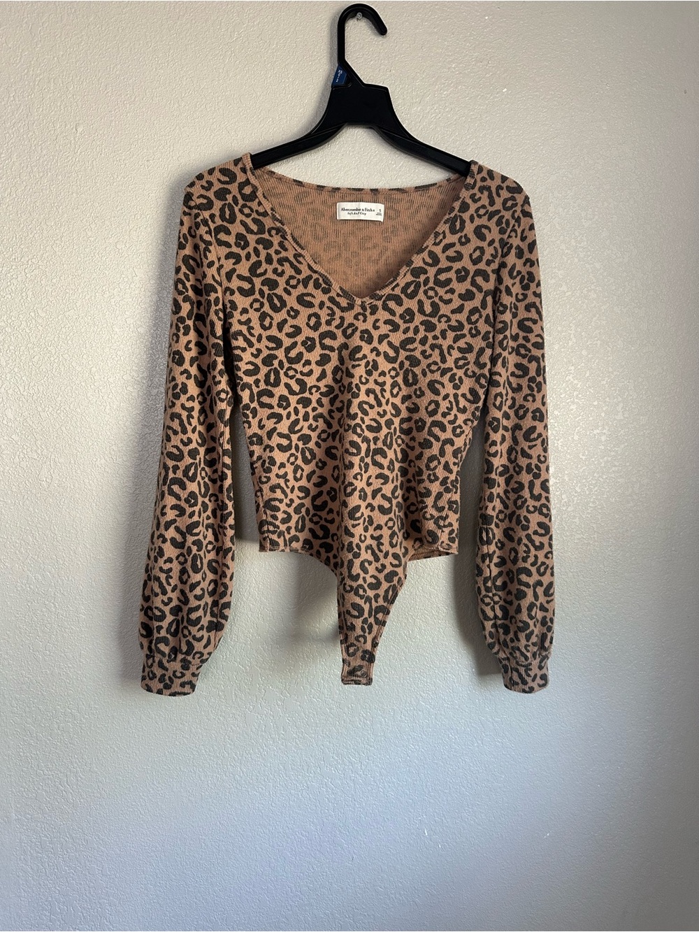 Abercrombie & Fitch Soft A&F Long Sleeve Ribbed Leopard Bodysuit Top